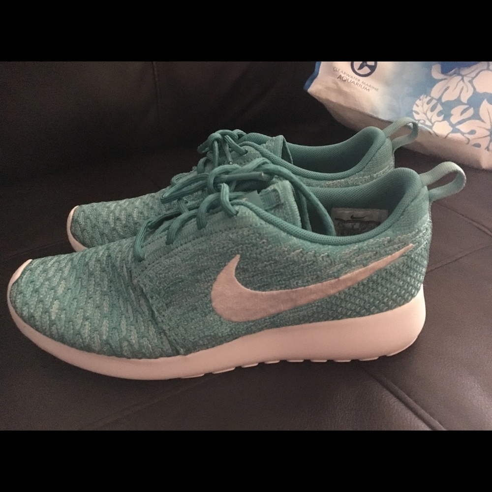 Teal Nike Roshe runs